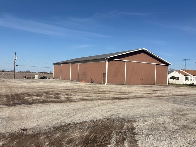7365 Chiniquy st, Saint Anne, IL à vendre - Photo du bâtiment - Image 3 de 8
