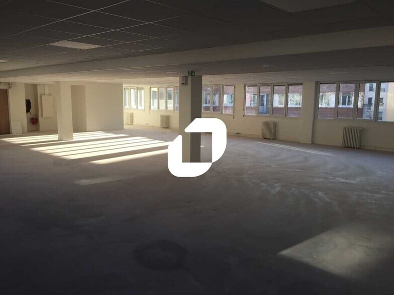 Bureau dans Saint-Denis à louer - Photo du bâtiment - Image 2 de 6