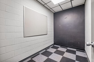 5877 Commerce St, Pittsburgh, PA for lease Interior Photo- Image 1 of 2