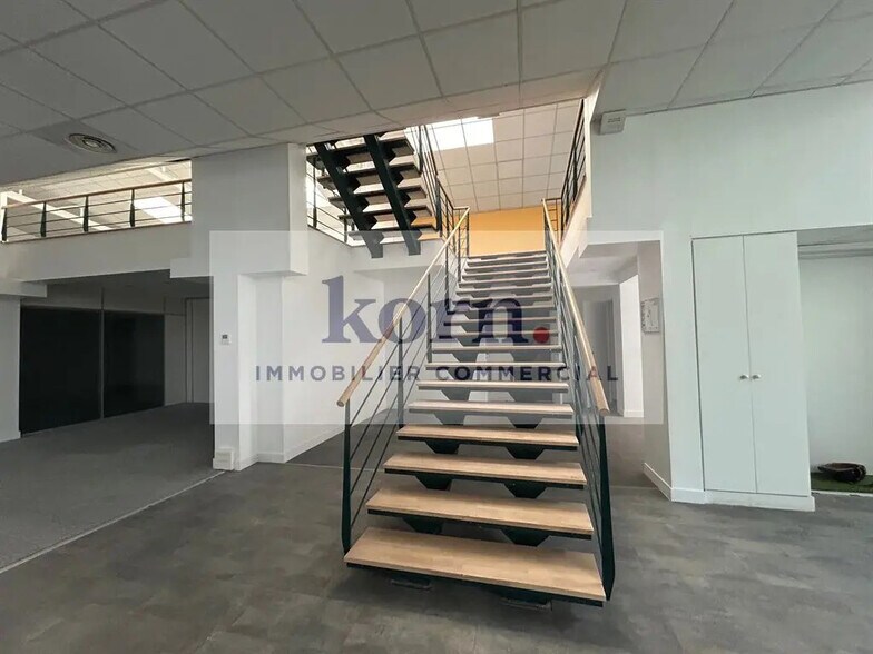 Retail in Levallois-Perret for lease - Interior Photo - Image 3 of 10