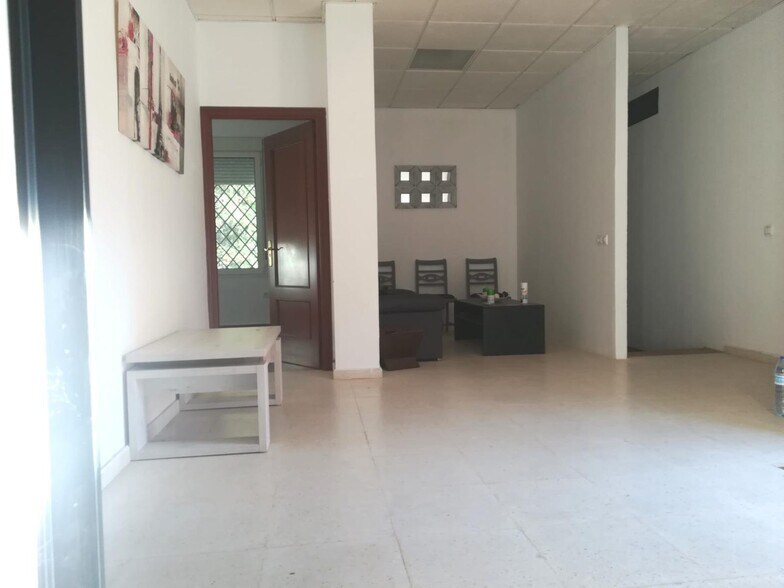 Retail in Cáceres, Cáceres for sale - Building Photo - Image 2 of 8