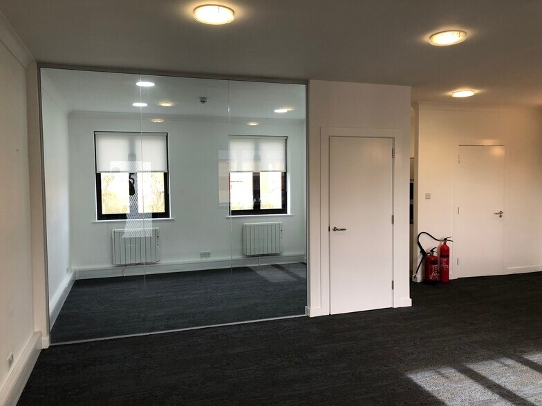 8-19 Canon Harnett Ct, Milton Keynes à louer - Photo intérieure - Image 3 de 5