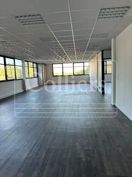 1330 Avenue Jean-René Guillibert Gautier De La Lauzière, Aix-en-Provence for sale - Building Photo - Image 3 of 6
