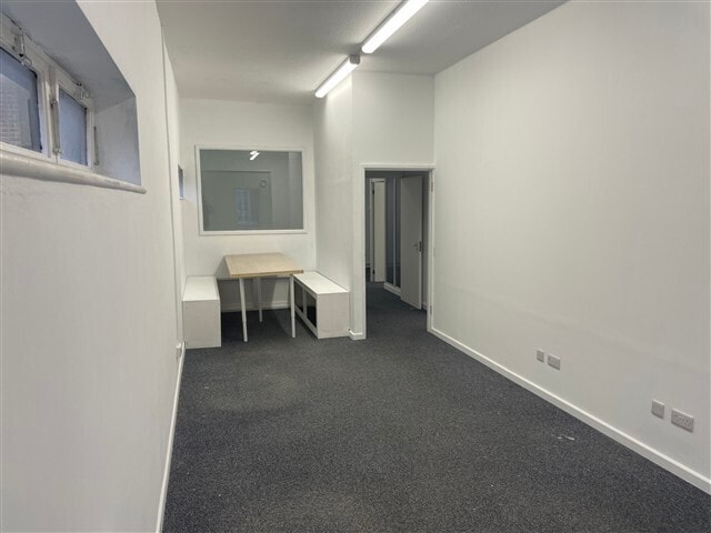 1-32 Hyde St, Winchester for lease - Building Photo - Image 3 of 5