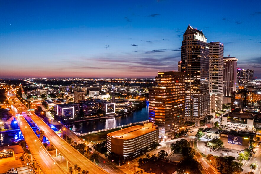 100 S Ashley Dr, Tampa, FL à louer - Photo principale - Image 1 de 49