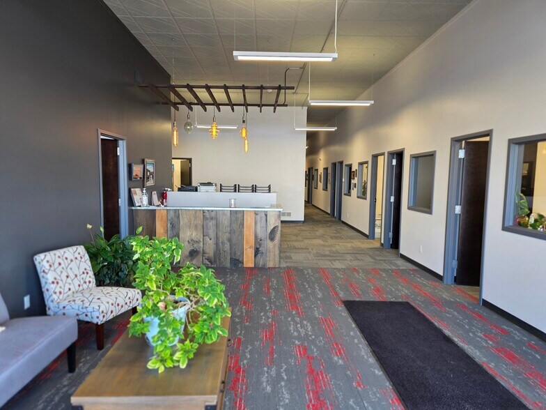 1012-1020 Lincolnway, La Porte, IN à louer - Photo du bâtiment - Image 3 de 7