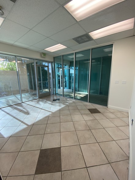 9143 Valley Blvd, Rosemead, CA for lease - Building Photo - Image 3 of 9
