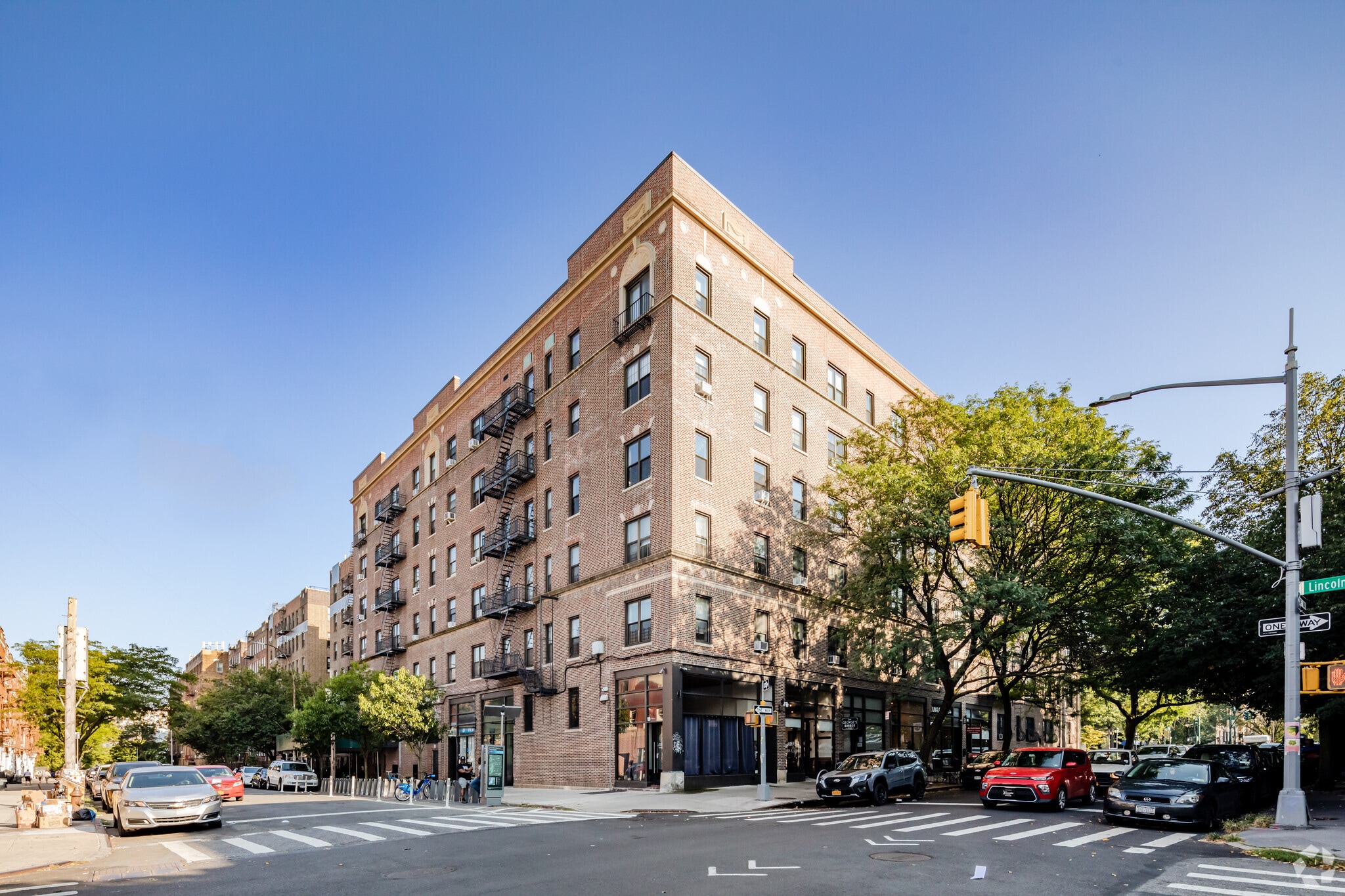 225 Eastern Pky, Brooklyn, NY for lease Primary Photo- Image 1 of 6