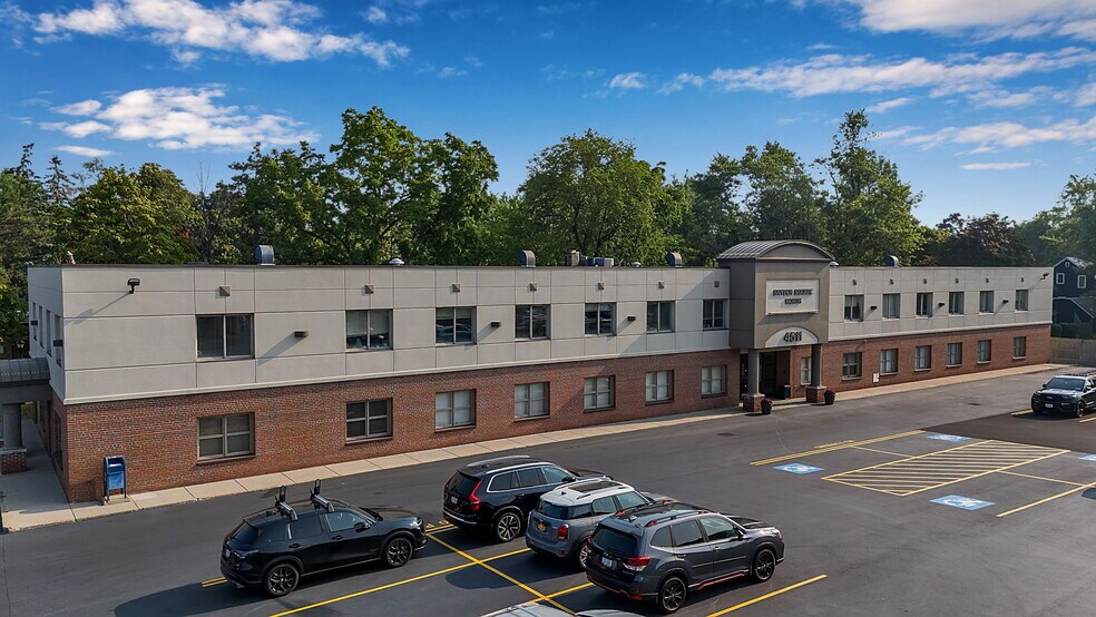 4511 Harlem Rd, Amherst, NY à louer - Photo du bâtiment - Image 1 de 10