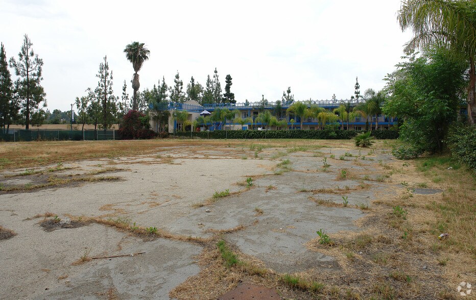 1100 W Ball Rd, Anaheim, CA à vendre - Photo du bâtiment - Image 2 de 4