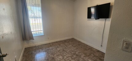 5180 N Fresno St, Fresno, CA à louer Photo intérieure- Image 1 de 7
