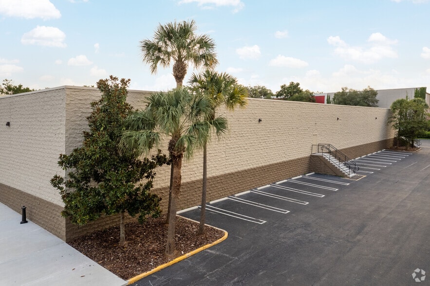 350 Altamonte Dr, Altamonte Springs, FL for lease - Building Photo - Image 3 of 5
