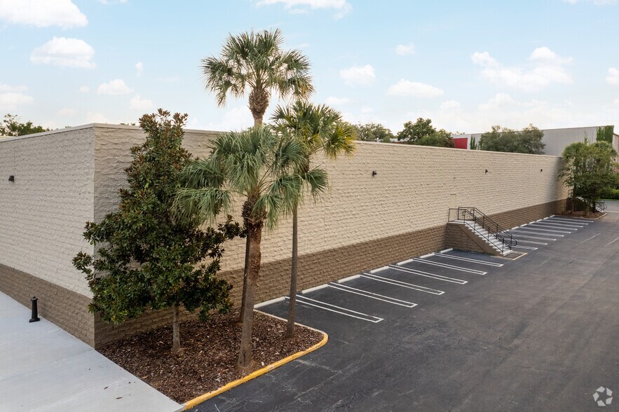 350 Altamonte Dr, Altamonte Springs, FL à louer - Photo du bâtiment - Image 3 de 5