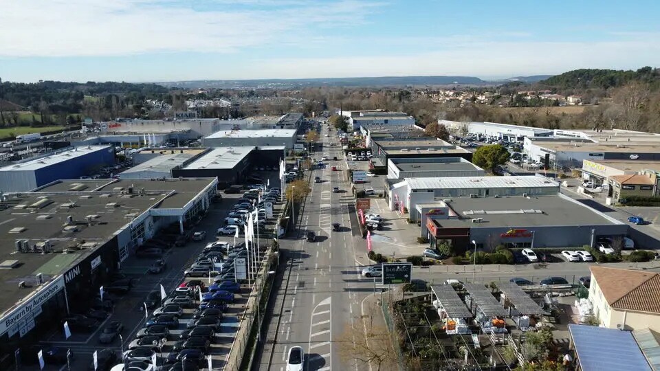 Retail in Aix-en-Provence for lease Building Photo- Image 1 of 6