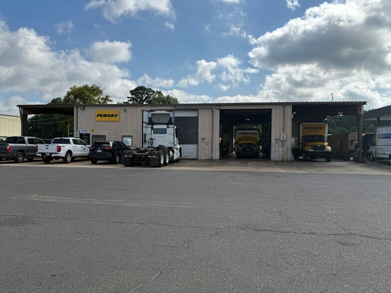 6890 Bert Kouns Industrial Loop, Shreveport, LA à louer - Photo du bâtiment - Image 1 de 11