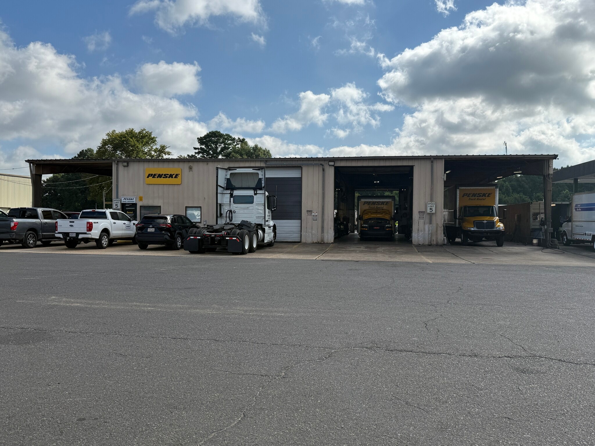 6890 Bert Kouns Industrial Loop, Shreveport, LA for lease Building Photo- Image 1 of 12