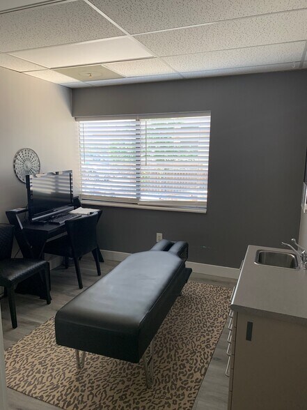 1 Oakwood Park, Castle Rock, CO à louer - Photo intérieure - Image 3 de 15