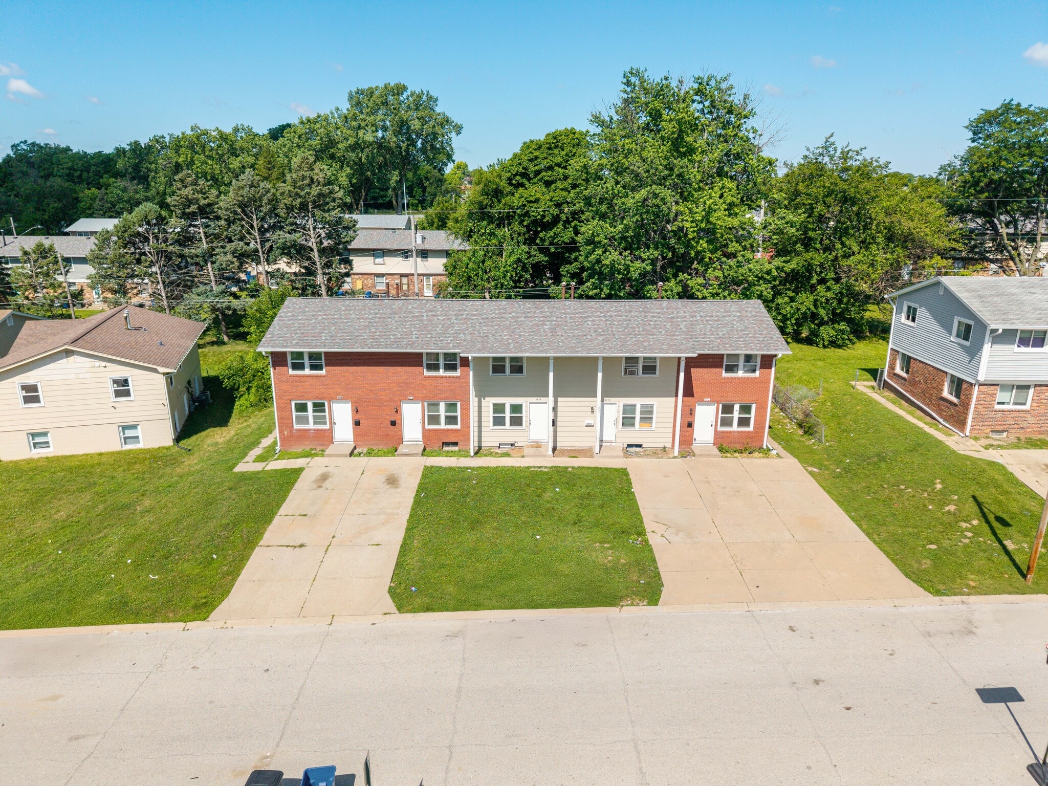 2704 Magnolia Dr, Bettendorf, IA for sale Building Photo- Image 1 of 23