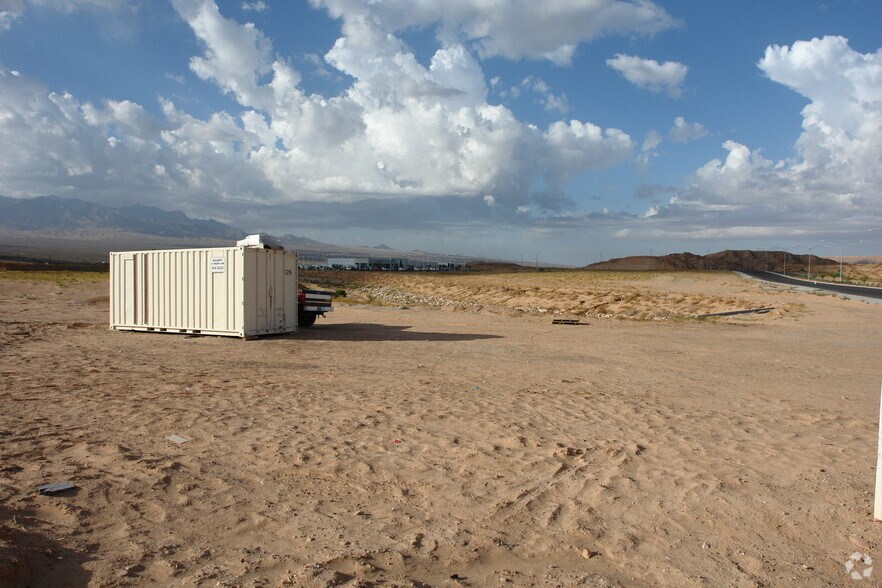Interstate 15 Southbound Exit Corner & Falcon Ridge, Mesquite, NV à vendre - Photo du bâtiment - Image 2 de 4