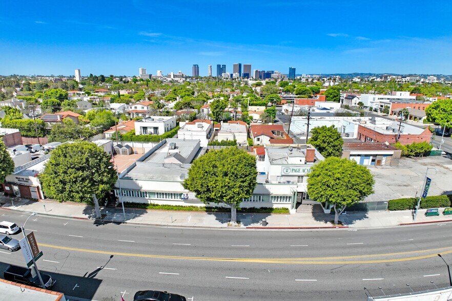 419 S Robertson Blvd, Beverly Hills, CA à vendre - Photo du bâtiment - Image 2 de 16