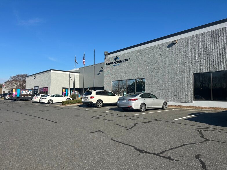 2748 Interstate St, Charlotte, NC à louer - Photo du bâtiment - Image 3 de 3