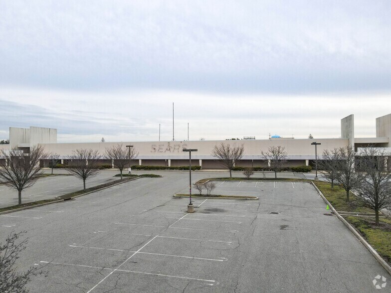 195 N Broadway, Hicksville, NY à louer - Photo du bâtiment - Image 2 de 9