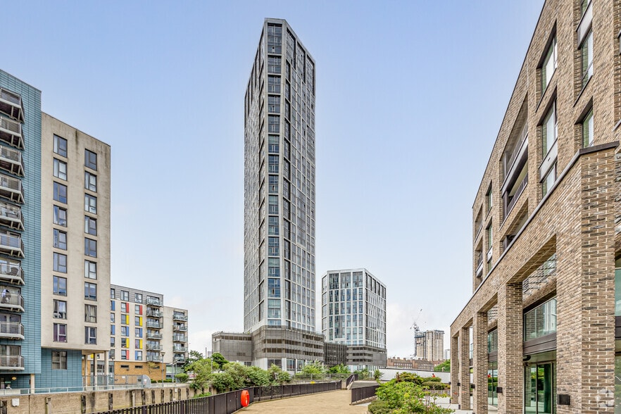 12 High St, London for lease - Building Photo - Image 3 of 4