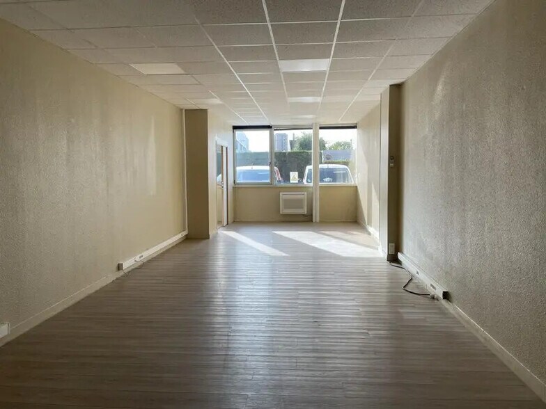 Flex in Le Plessis-Bouchard for sale - Interior Photo - Image 2 of 16