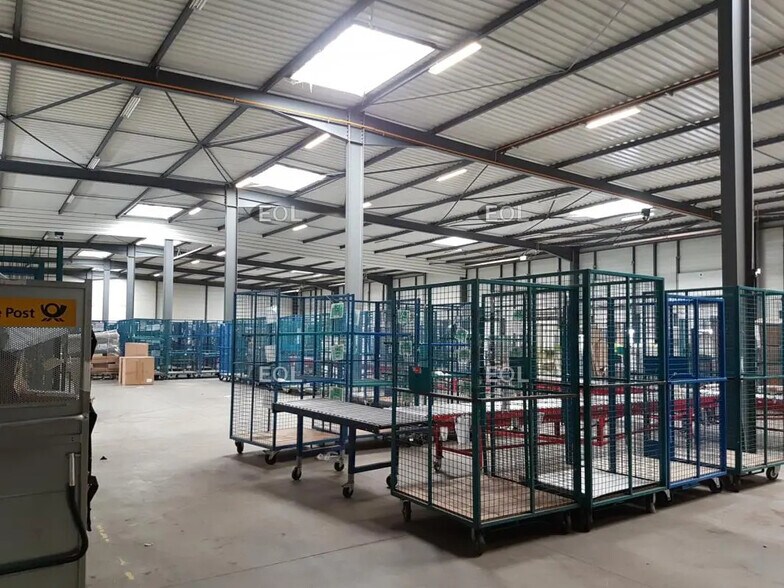 Industrial in Meyzieu for lease - Interior Photo - Image 2 of 2