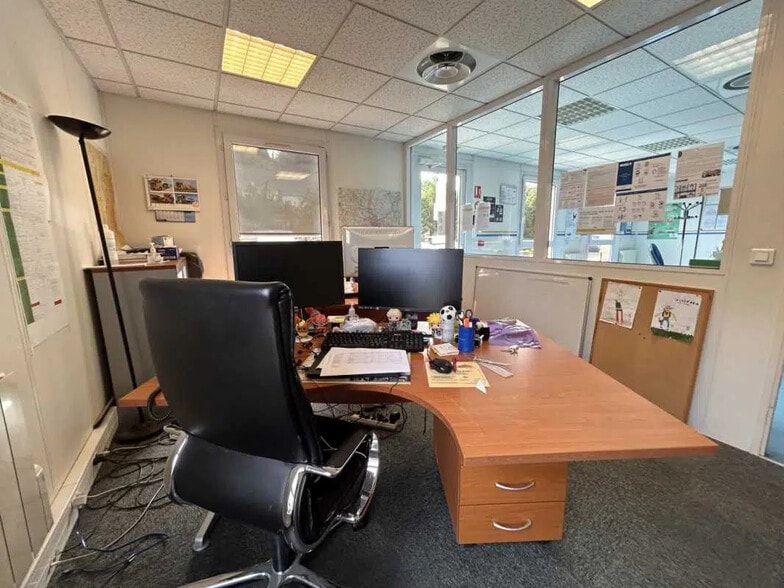 Office in Feyzin for lease - Interior Photo - Image 3 of 8