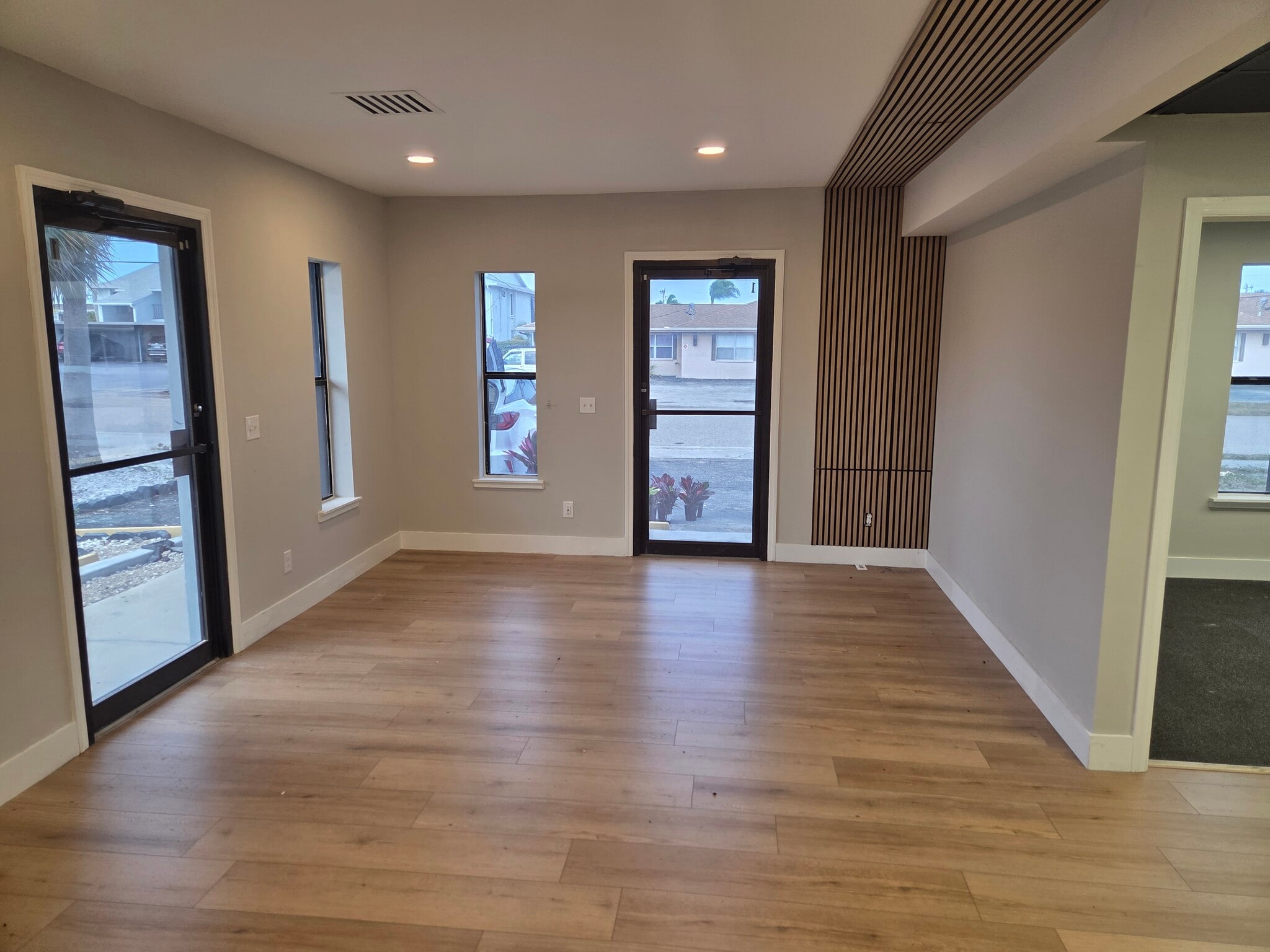 1210 SE 46th Ln, Cape Coral, FL for lease Interior Photo- Image 1 of 7