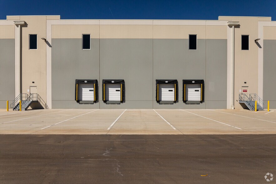 21001 E 13th Ave, Aurora, CO à louer - Photo du bâtiment - Image 3 de 6