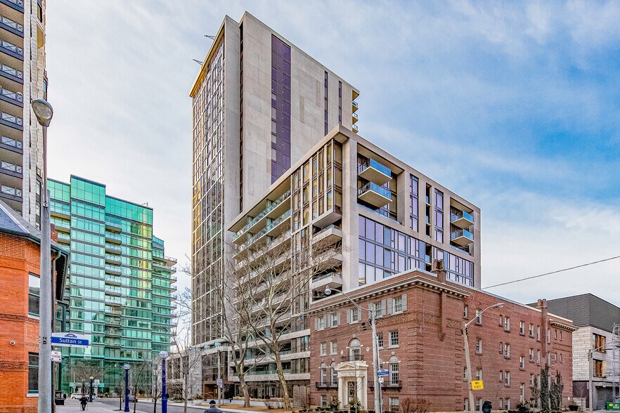 2 Saint Thomas St, Toronto, ON for sale - Primary Photo - Image 1 of 1