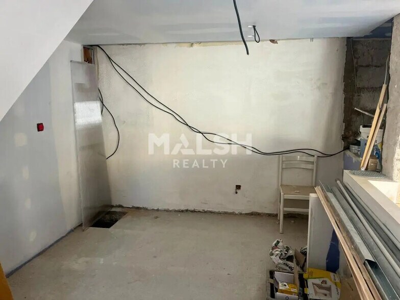 Retail in Caluire-et-Cuire for lease - Interior Photo - Image 2 of 4