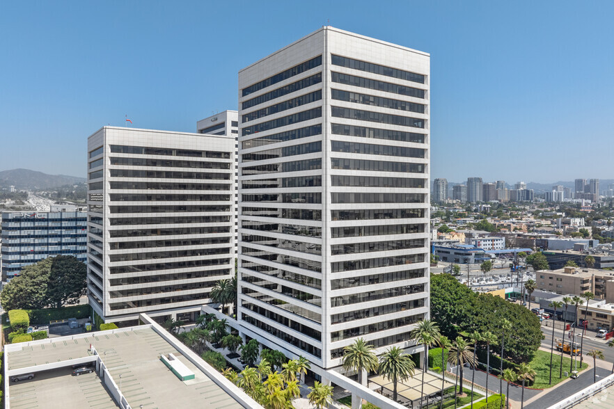 11100 Santa Monica Blvd, Los Angeles, CA for lease - Building Photo - Image 1 of 12