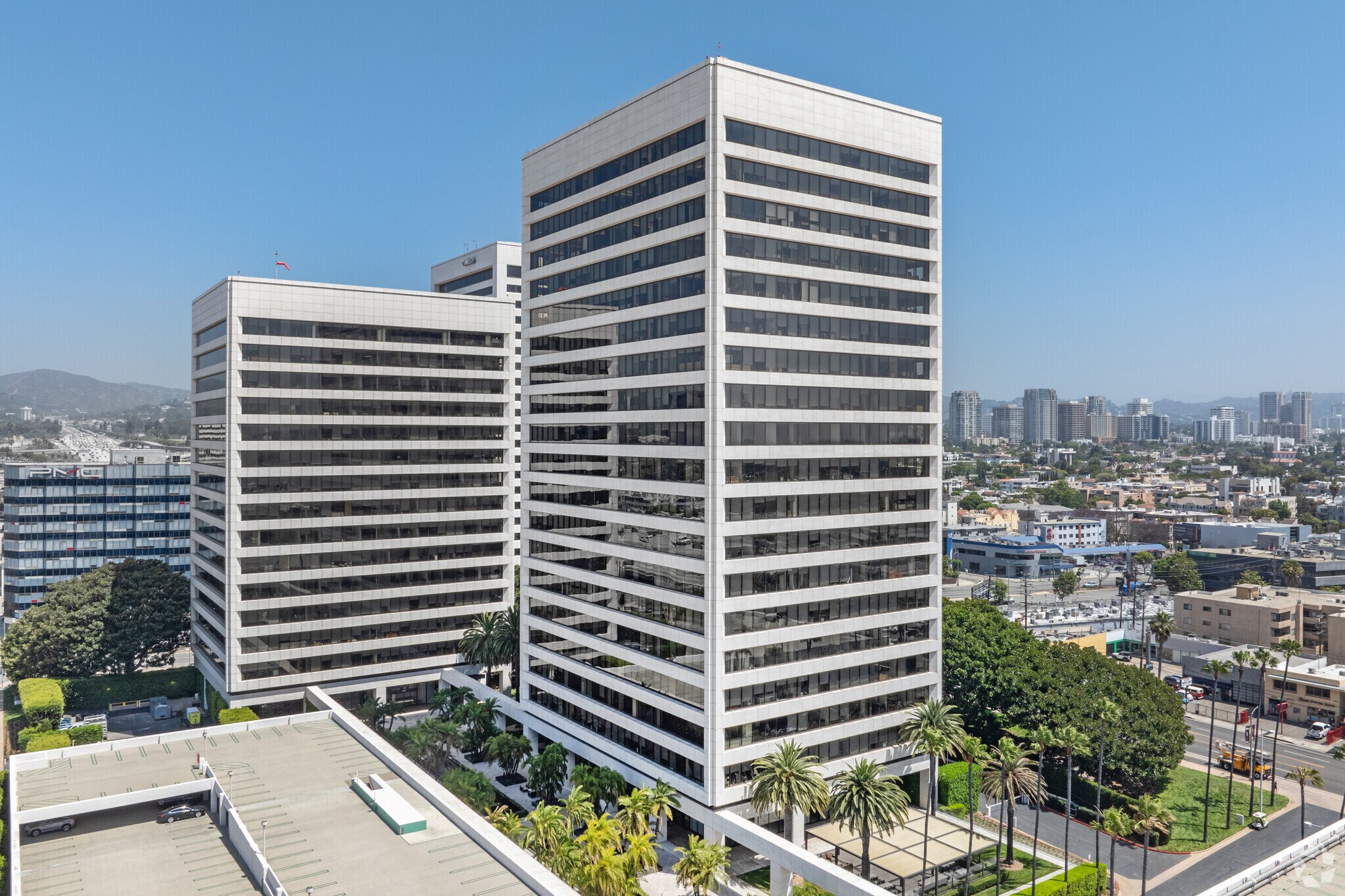 11100 Santa Monica Blvd, Los Angeles, CA à louer Photo du bâtiment- Image 1 de 8