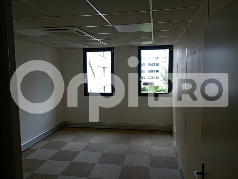 Office in Reims for lease - Interior Photo - Image 2 of 5