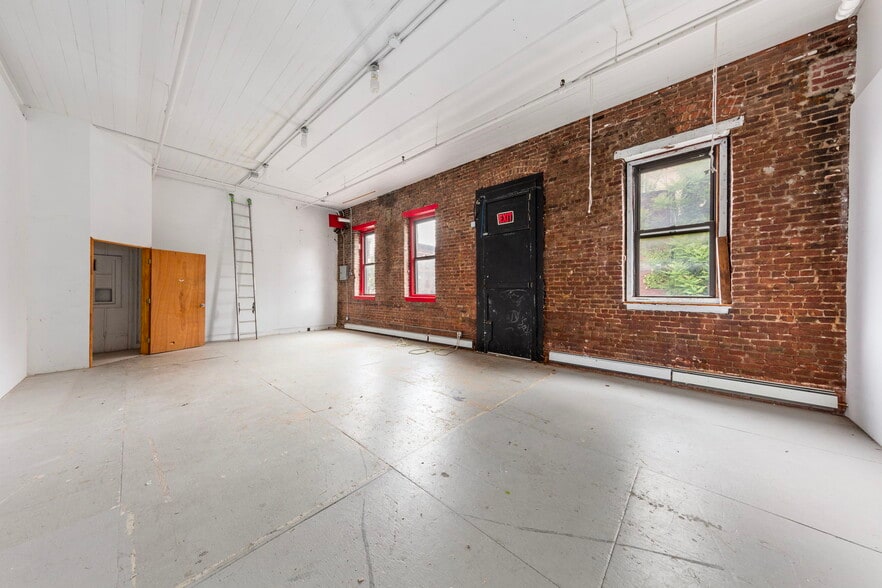 148 India St, Brooklyn, NY for lease - Building Photo - Image 3 of 25