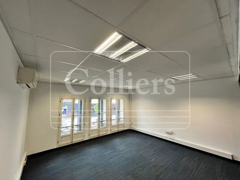 Office in Marseille for lease Interior Photo- Image 1 of 5