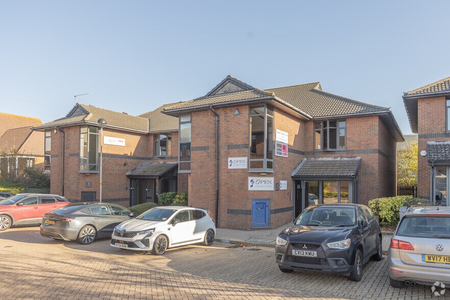 4 Woodlands, Bradley Stoke for lease - Primary Photo - Image 2 of 3