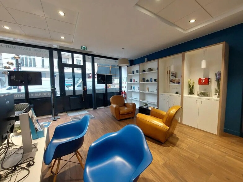 Retail in Paris for lease - Lobby - Image 2 of 6