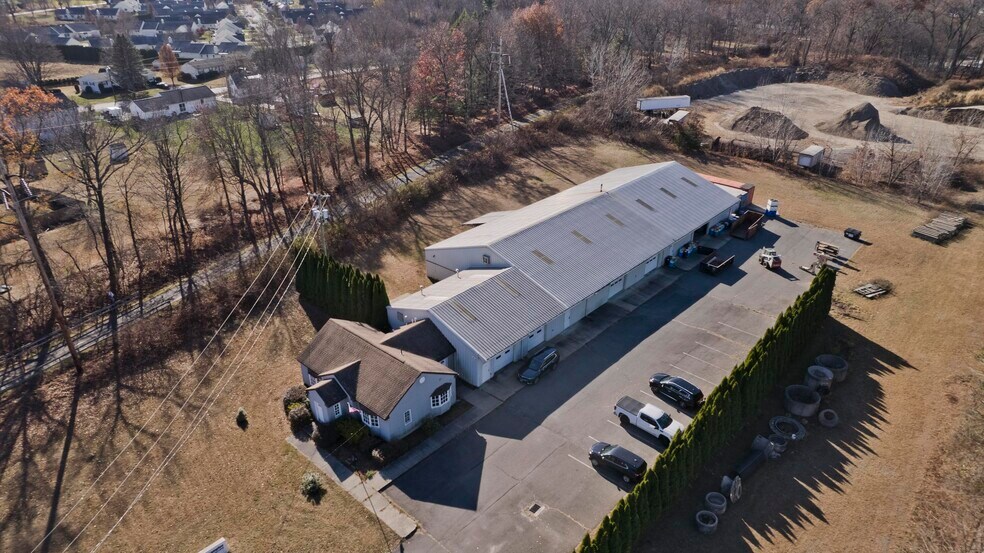 16 Arthur St, Easthampton, MA à vendre - Aérien - Image 2 de 55