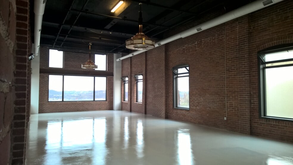 3567 Bigelow Blvd, Pittsburgh, PA for sale - Interior Photo - Image 3 of 22