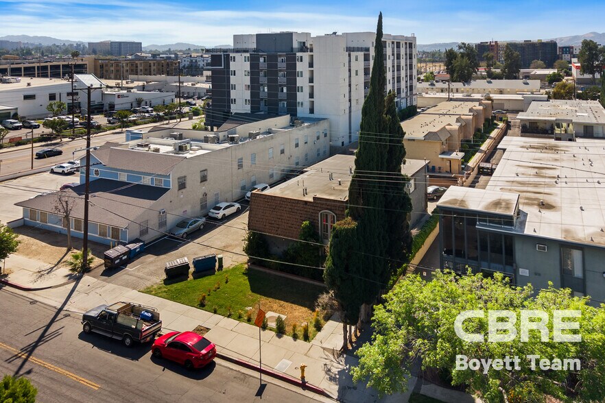6819 Variel Ave, Canoga Park, CA à vendre - Photo du bâtiment - Image 2 de 15