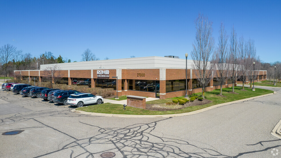 27000 Meadowbrook Rd, Novi, MI for lease - Building Photo - Image 1 of 7