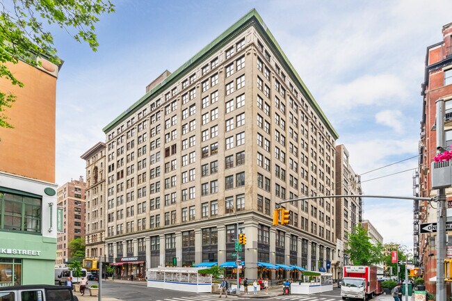 Plus de détails pour 41 E 11th St, New York, NY - Bureau à louer