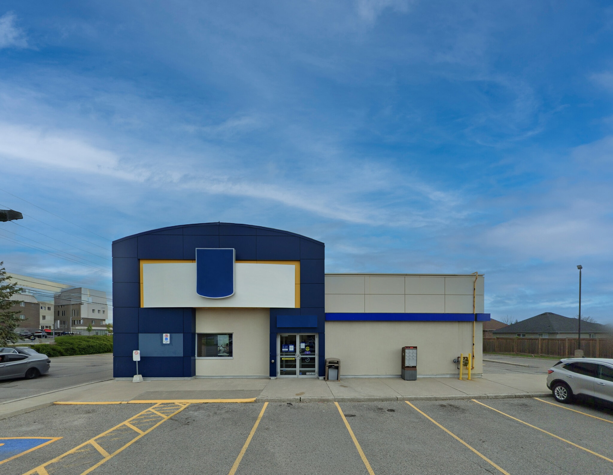 16591 Yonge St, Newmarket, ON à louer Photo du bâtiment- Image 1 de 7