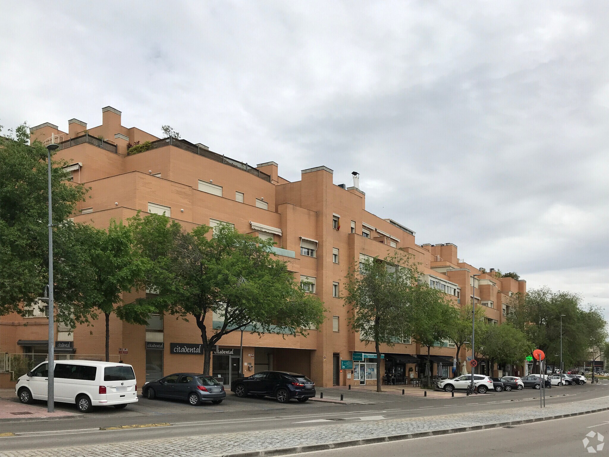 Commerce de détail dans Alcobendas, Madrid à louer Photo du bâtiment- Image 1 de 3