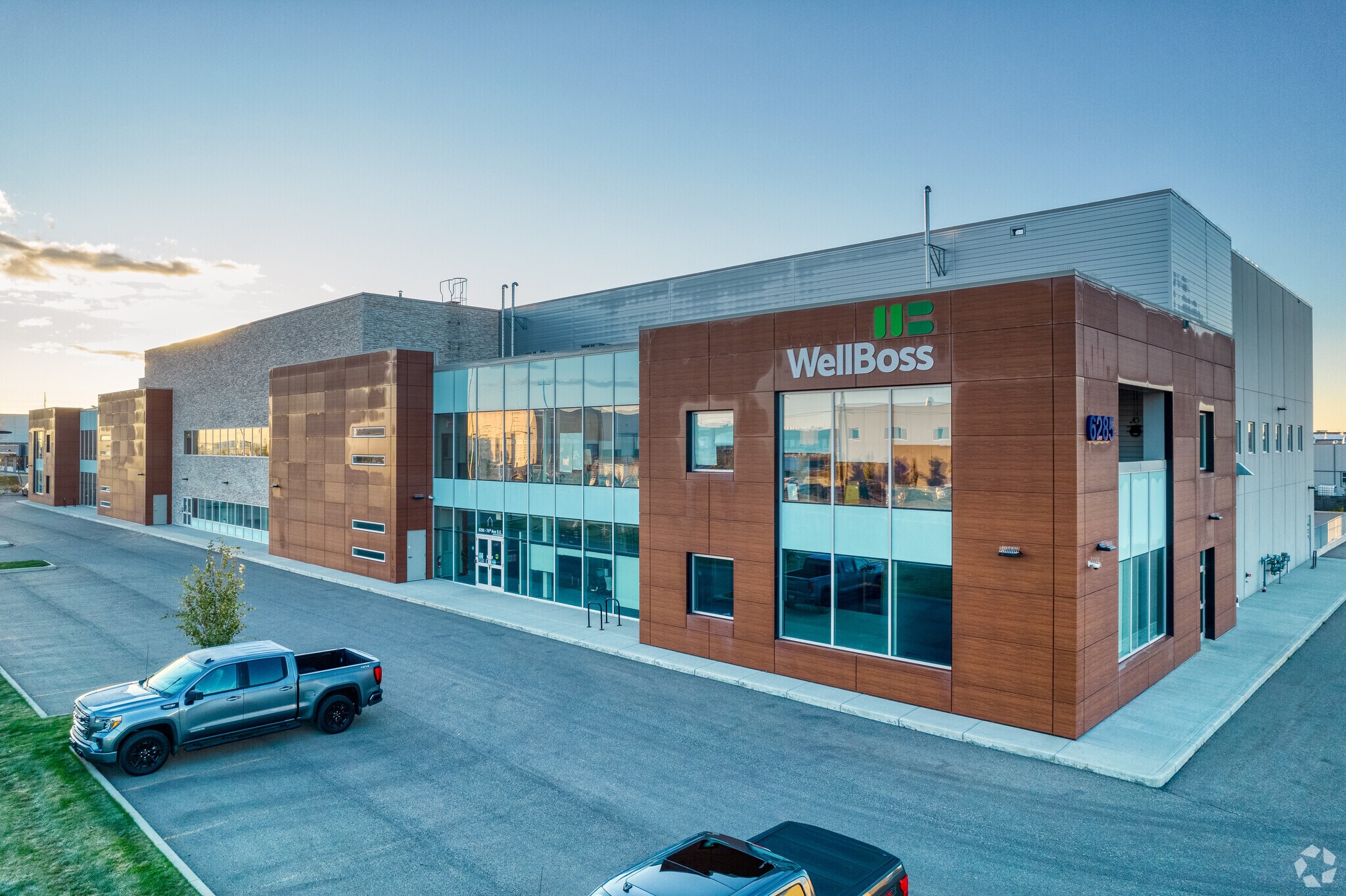 6285 76th Ave SE, Calgary, AB à vendre Photo du bâtiment- Image 1 de 1