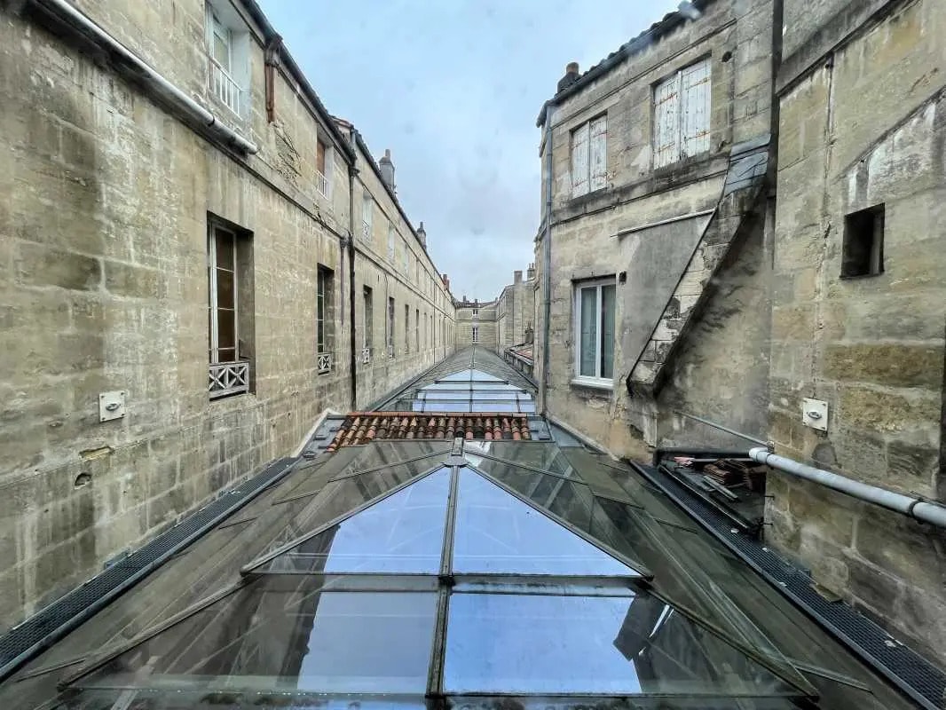 Office in Bordeaux for lease Building Photo- Image 1 of 8